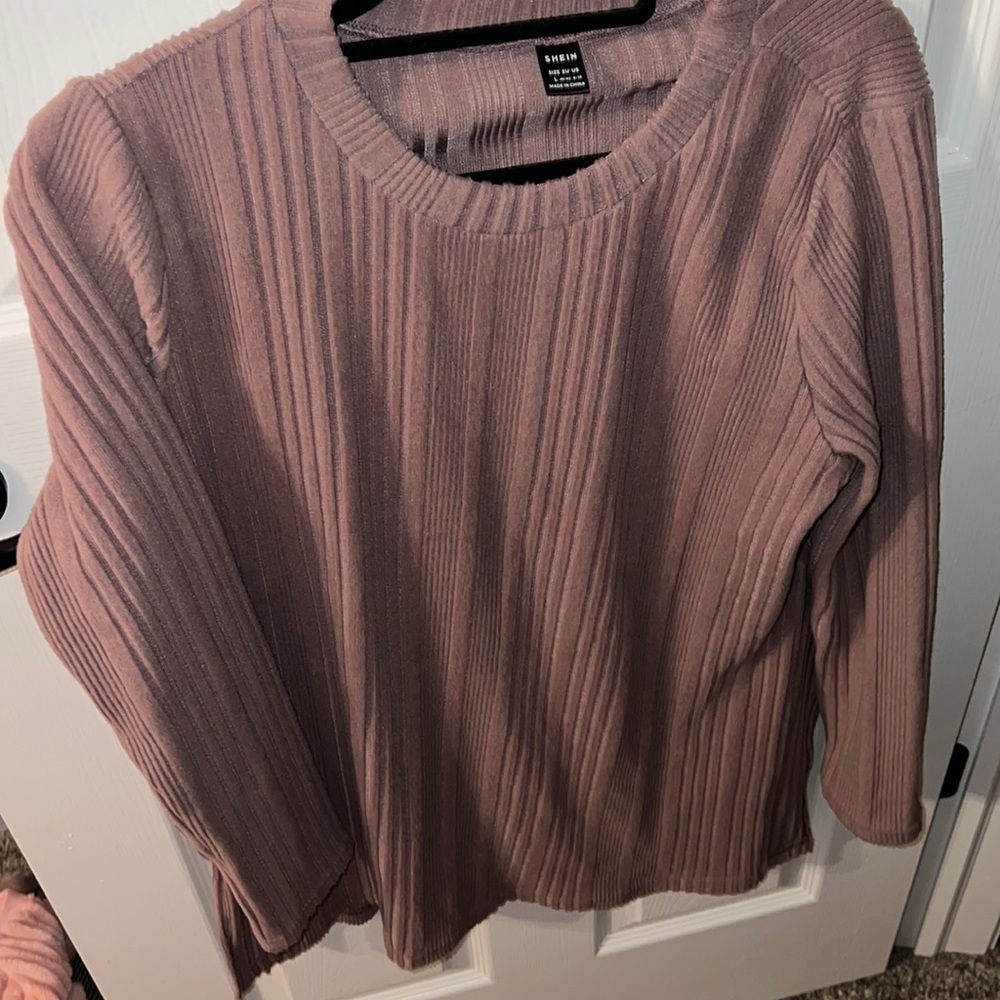 Mauve knitted sweater